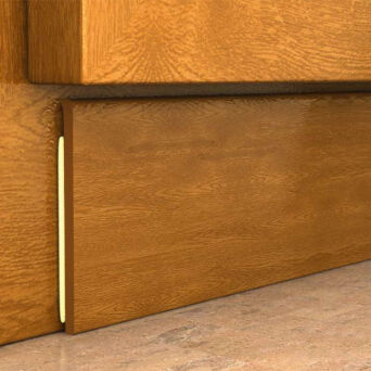 Listwa okienna maskująca okleinowana 30mm z taśmą klejącą 50mb